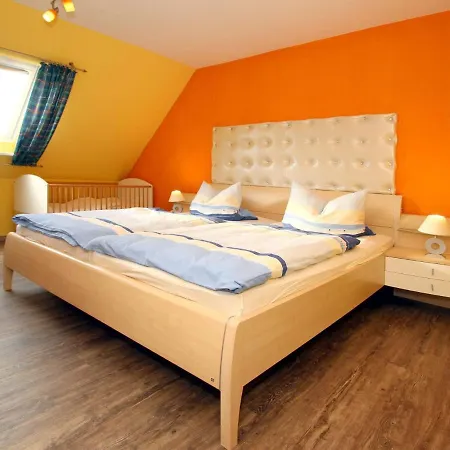 Cozy Terraced House Near The Holiday home