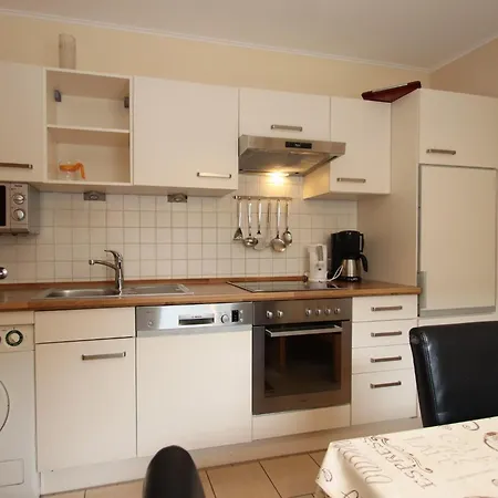 Cozy Terraced House Near The Holiday home